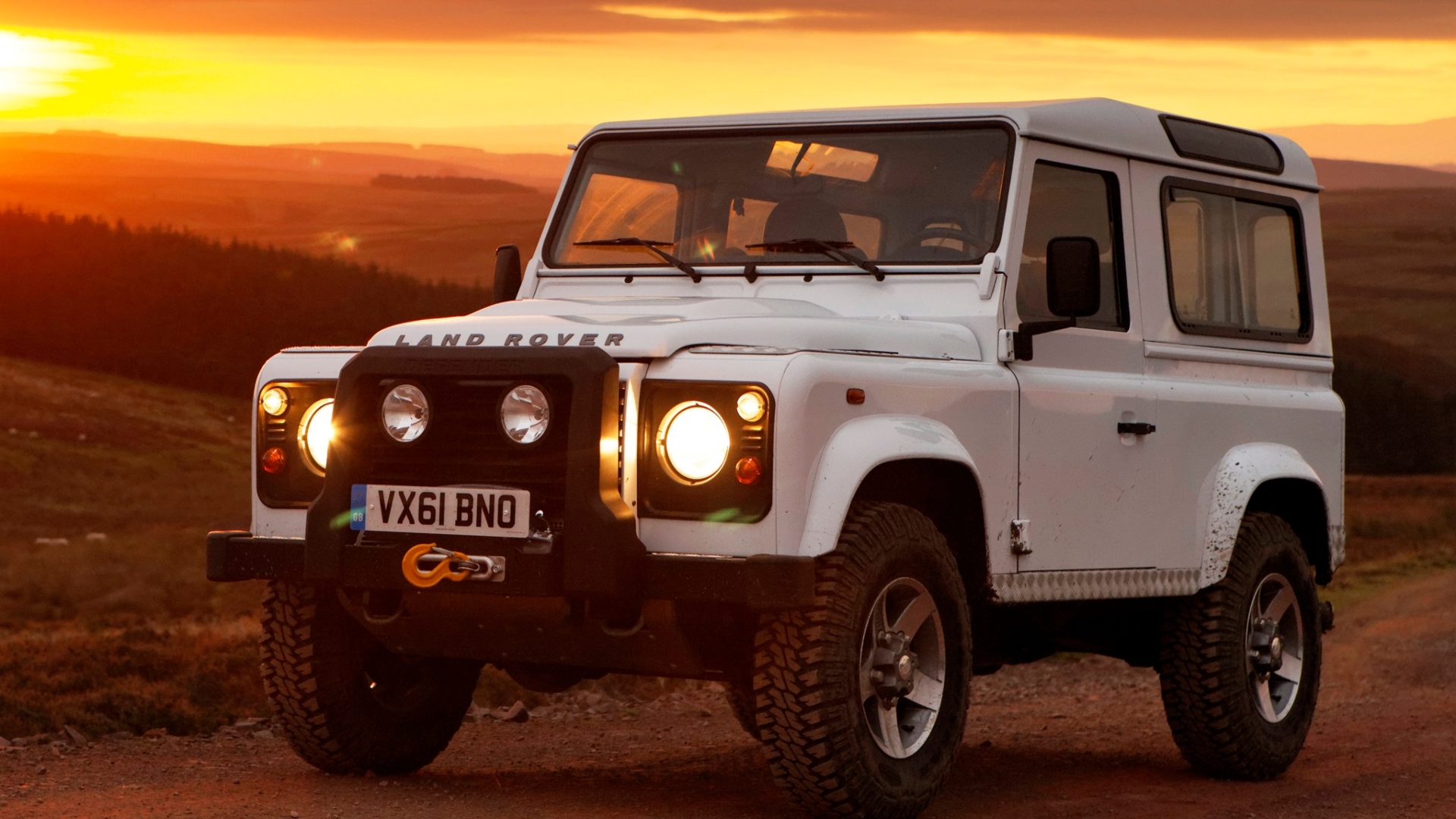 Land-Rover-Defender-3