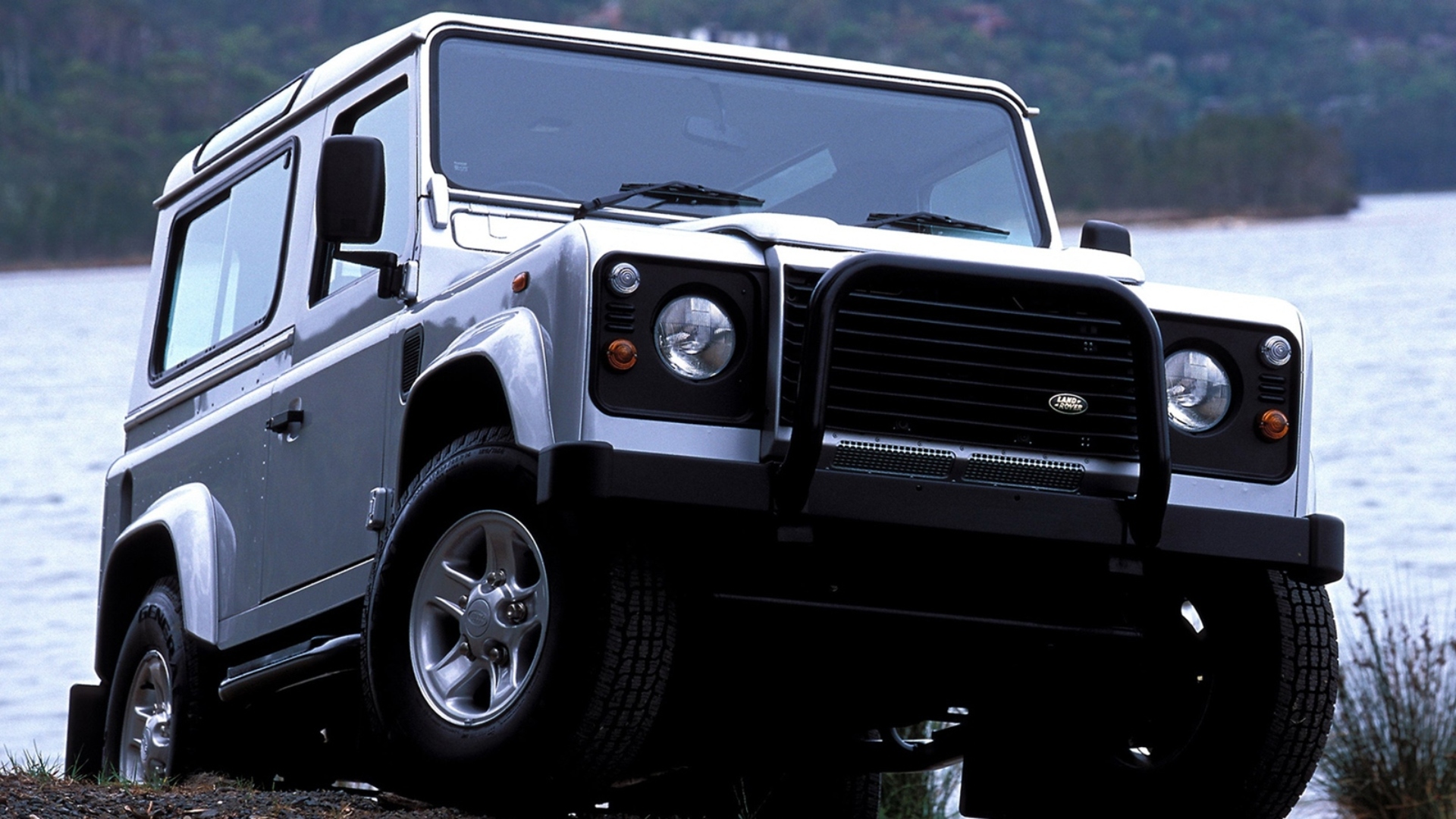 Land-Rover-Defender-4
