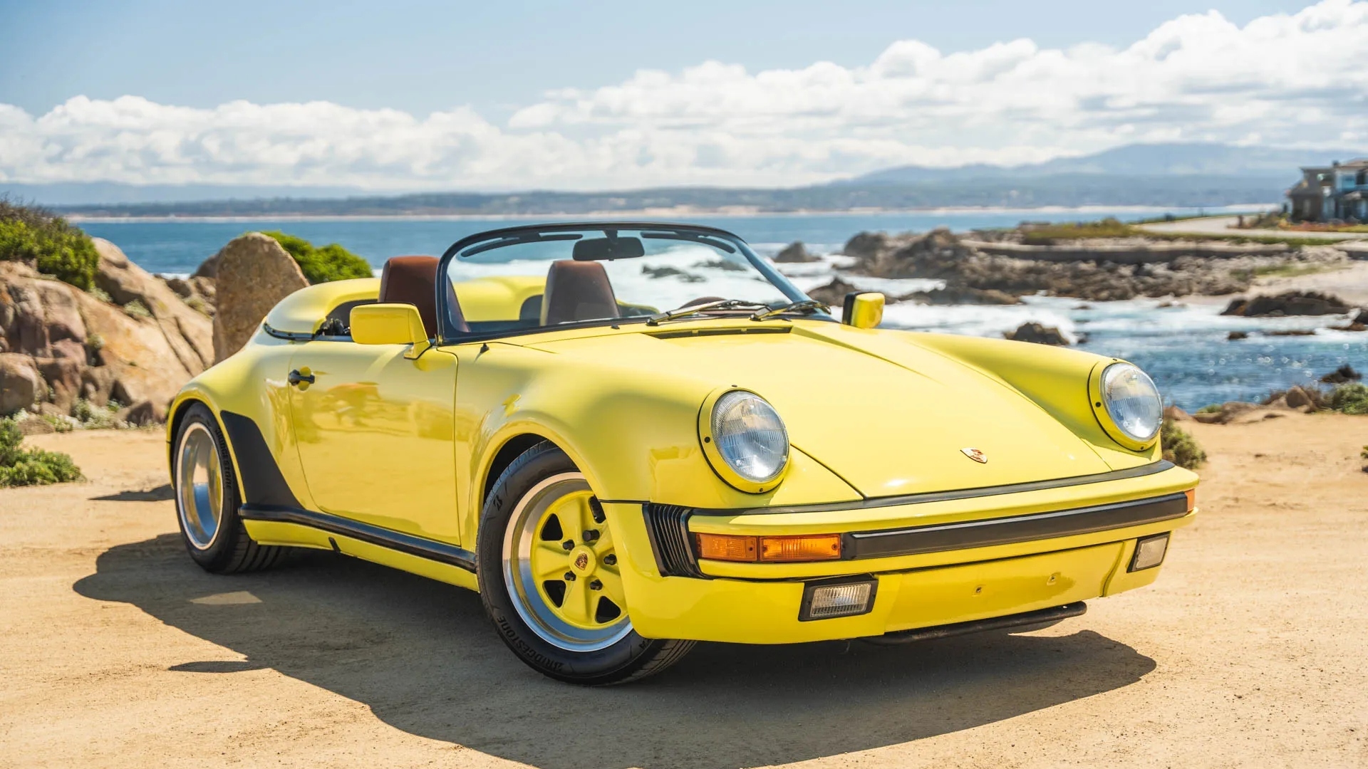 Porsche 911, in giallo banana sa di California