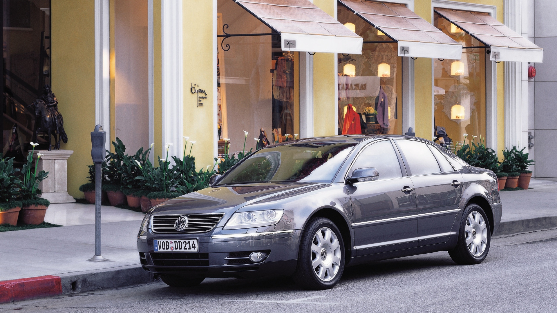 Exterior: Street life Exterior: Street life