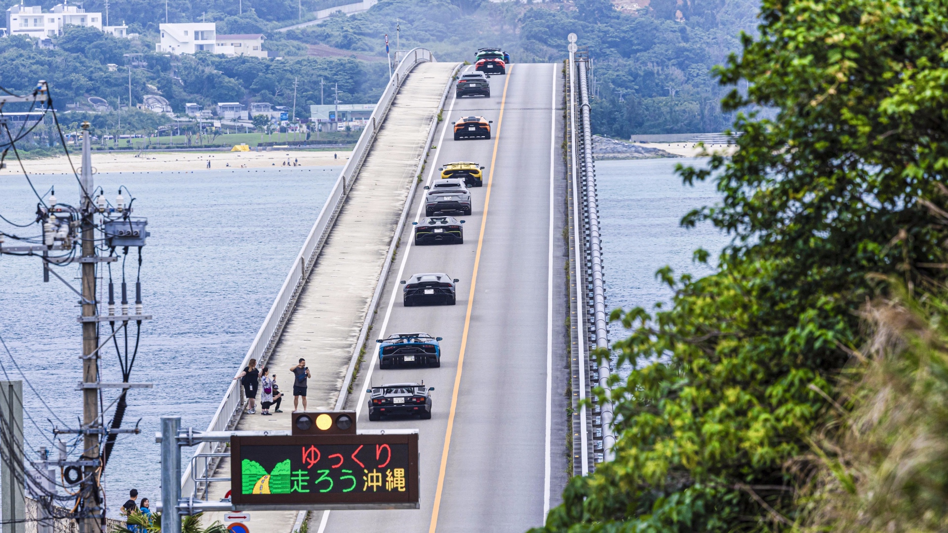 V8, V10 e V12 risuonano nella meravigliosa Okinawa