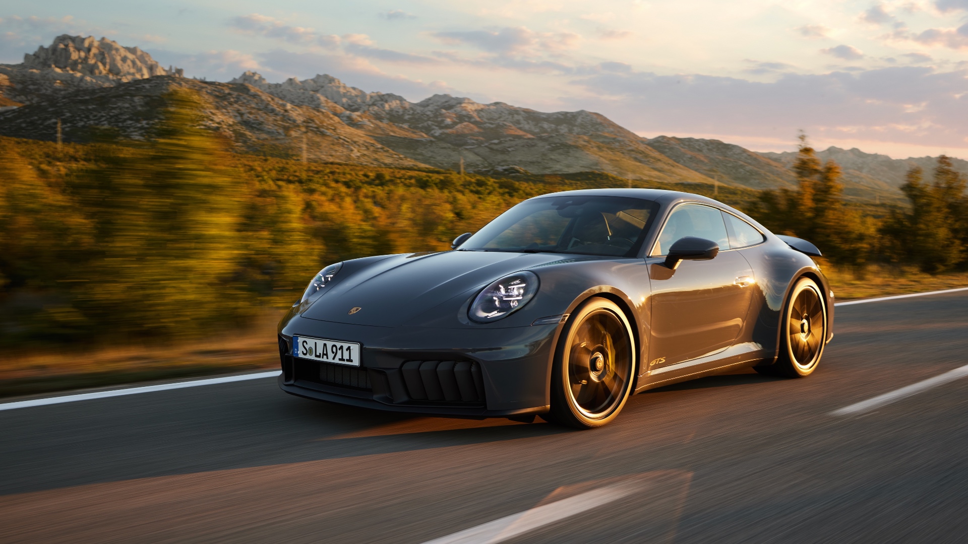 Porsche 911 Carrera GTS: elettrificata ed elettrizzante