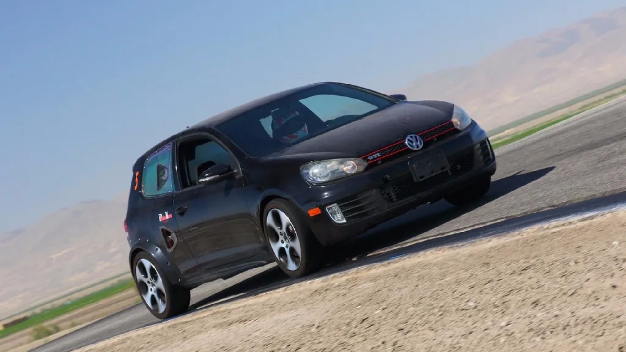 volkswagen-golf-6-gti-motore-centrale-1 volkswagen-golf-6-gti-motore-centrale-1