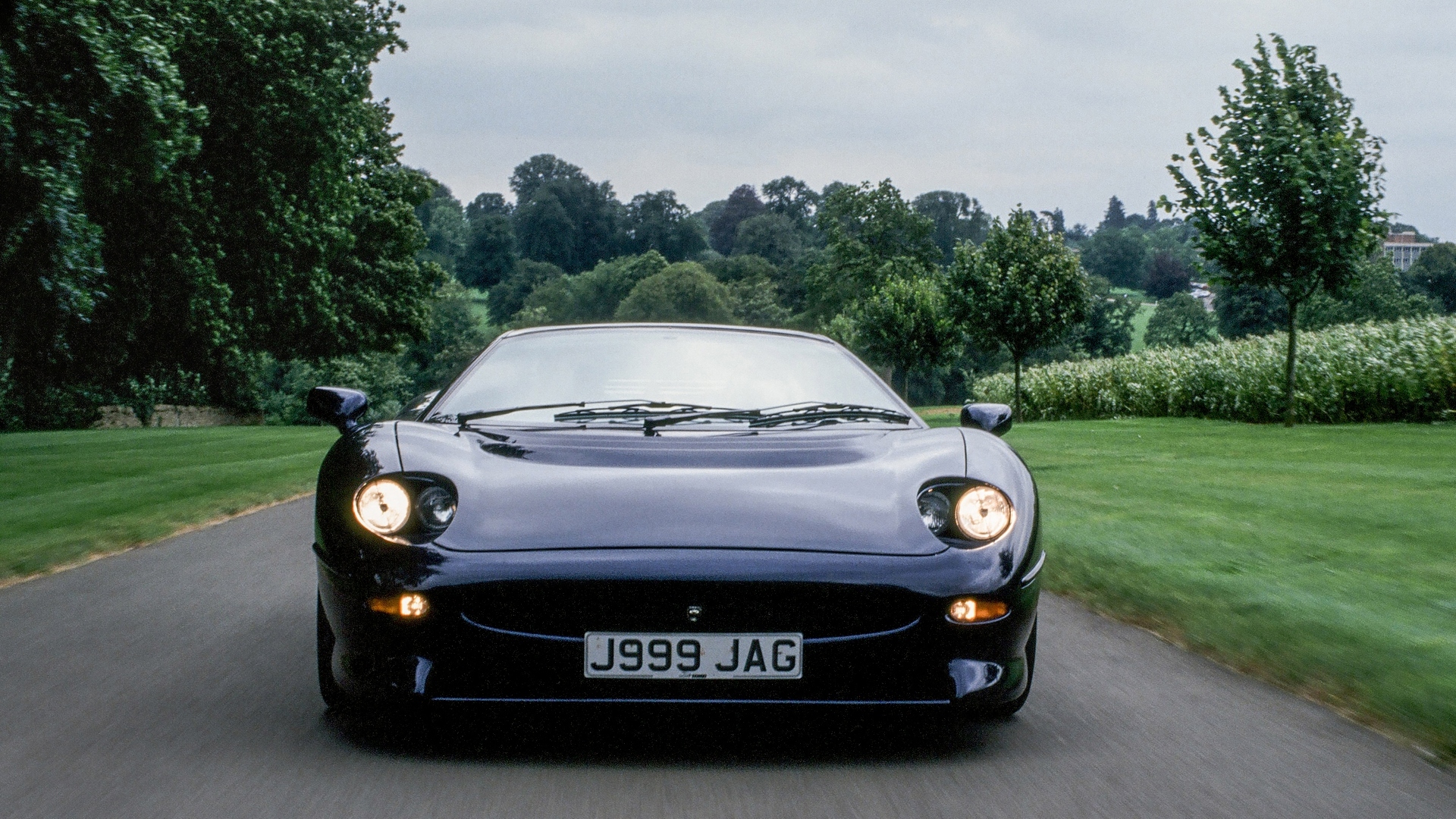 Jaguar-XJ220-7