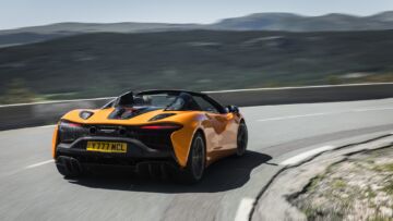Alla riscoperta del piacere di guida con la McLaren Artura Spider Alla riscoperta del piacere di guida con la McLaren Artura Spider