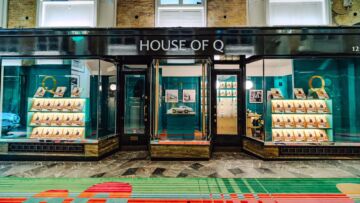 Aston Martin celebrates 60th anniversary of Goldfinger (1) Aston Martin celebrates 60th anniversary of Goldfinger (1)