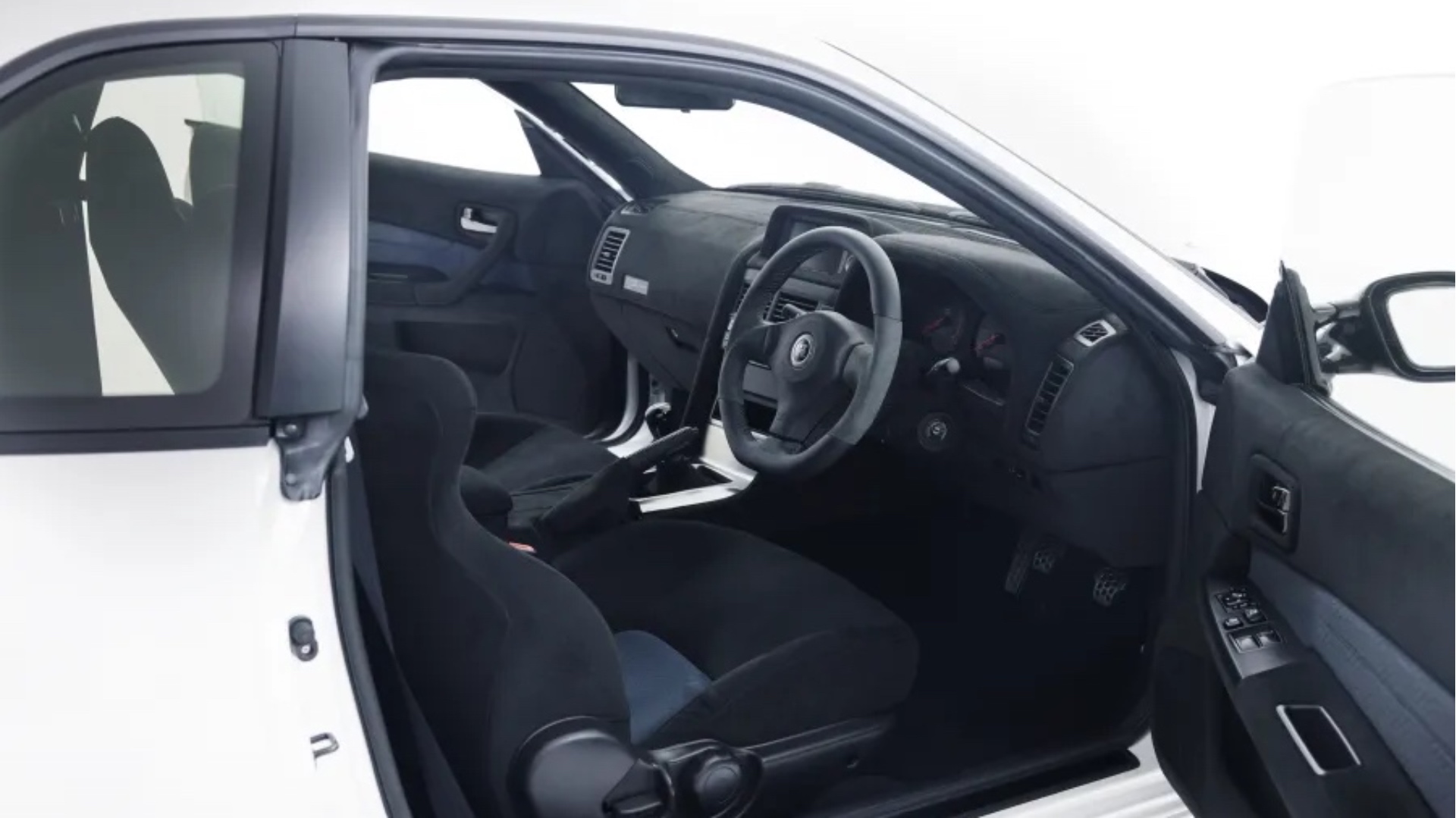 GT-R-R34-restomod-built-by-legends-4.jpg GT-R-R34-restomod-built-by-legends-4.jpg