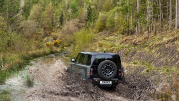 Land-Rover-Defender-Octa-2024-2 Land-Rover-Defender-Octa-2024-2