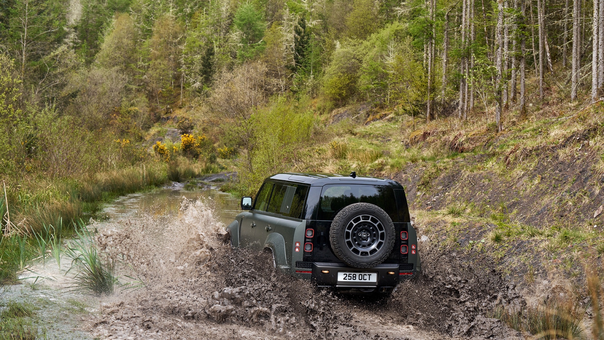Land-Rover-Defender-Octa-2024-2 Land-Rover-Defender-Octa-2024-2