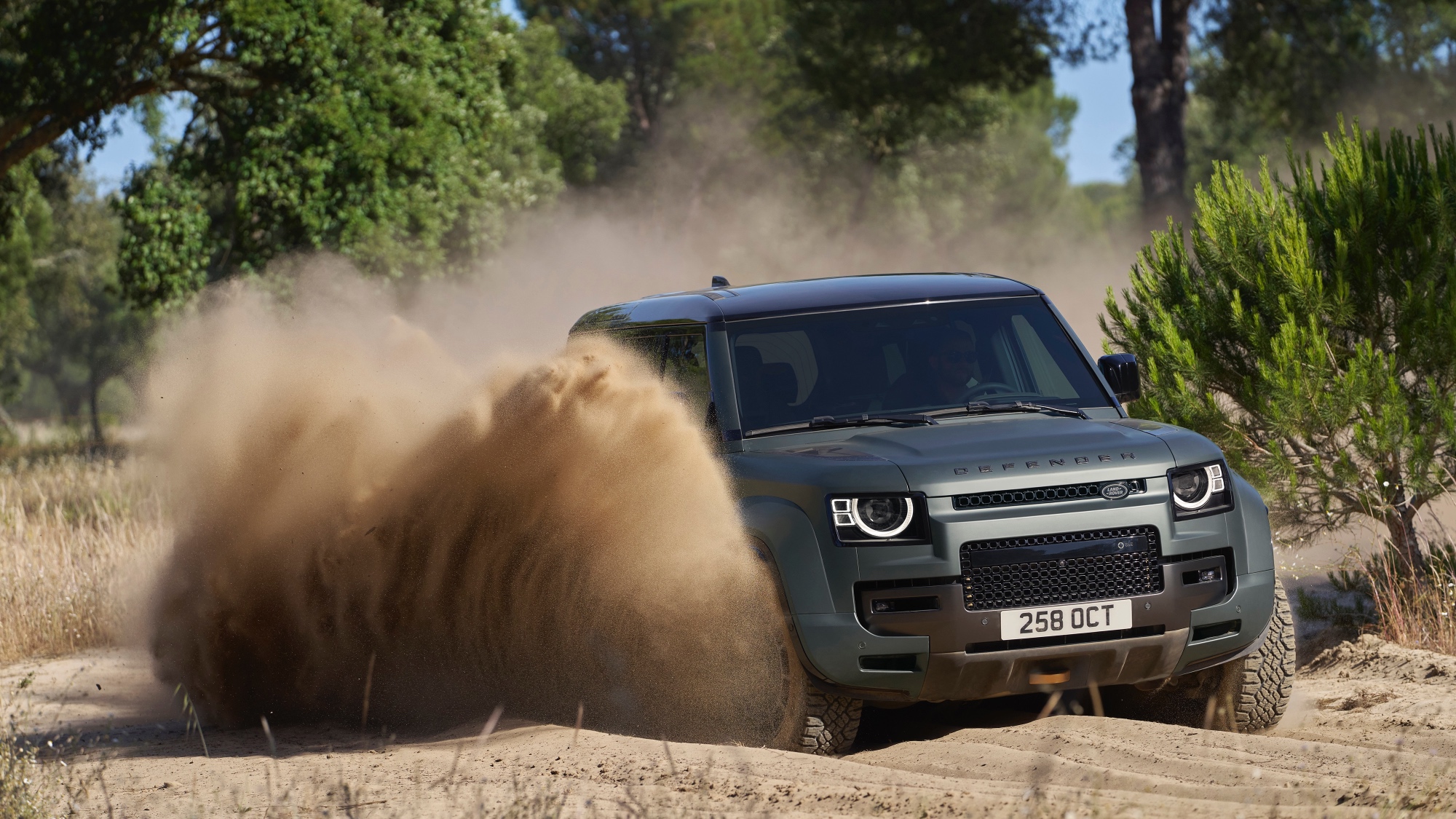 Land-Rover-Defender-Octa-2024-3 Land-Rover-Defender-Octa-2024-3
