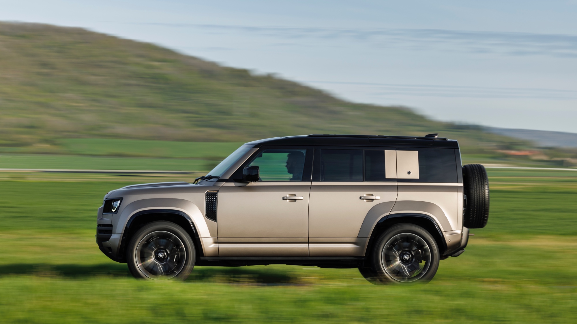Land-Rover-Defender-Octa-2024-9 Land-Rover-Defender-Octa-2024-9