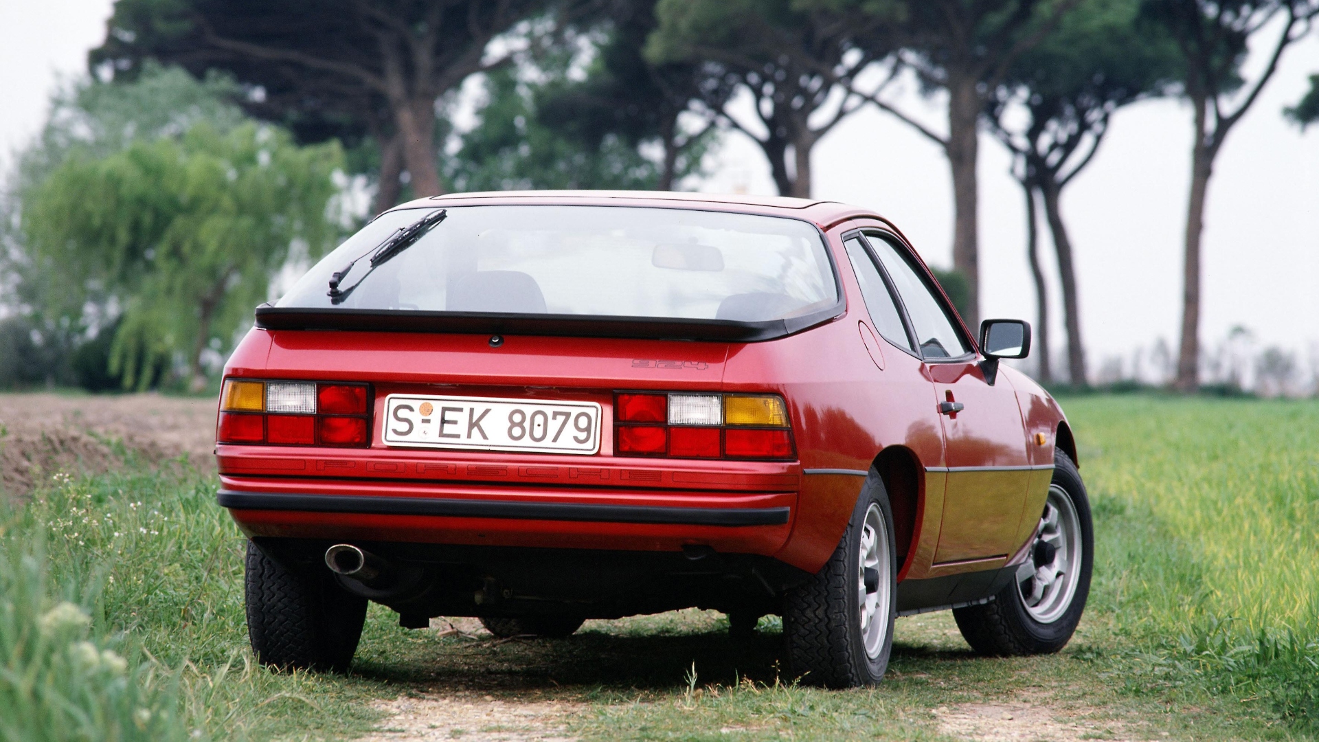 Porsche-924-1