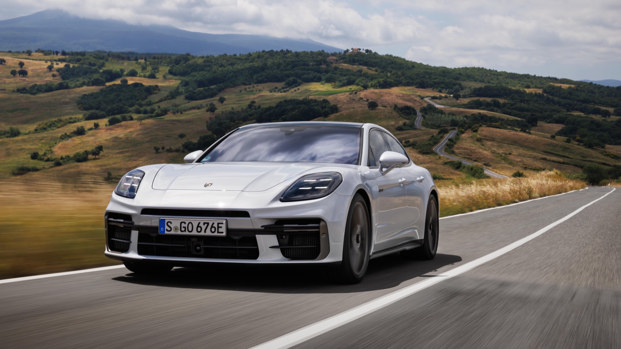 Porsche-Panamera-Turbo-S-E-Hybrid-2025-3