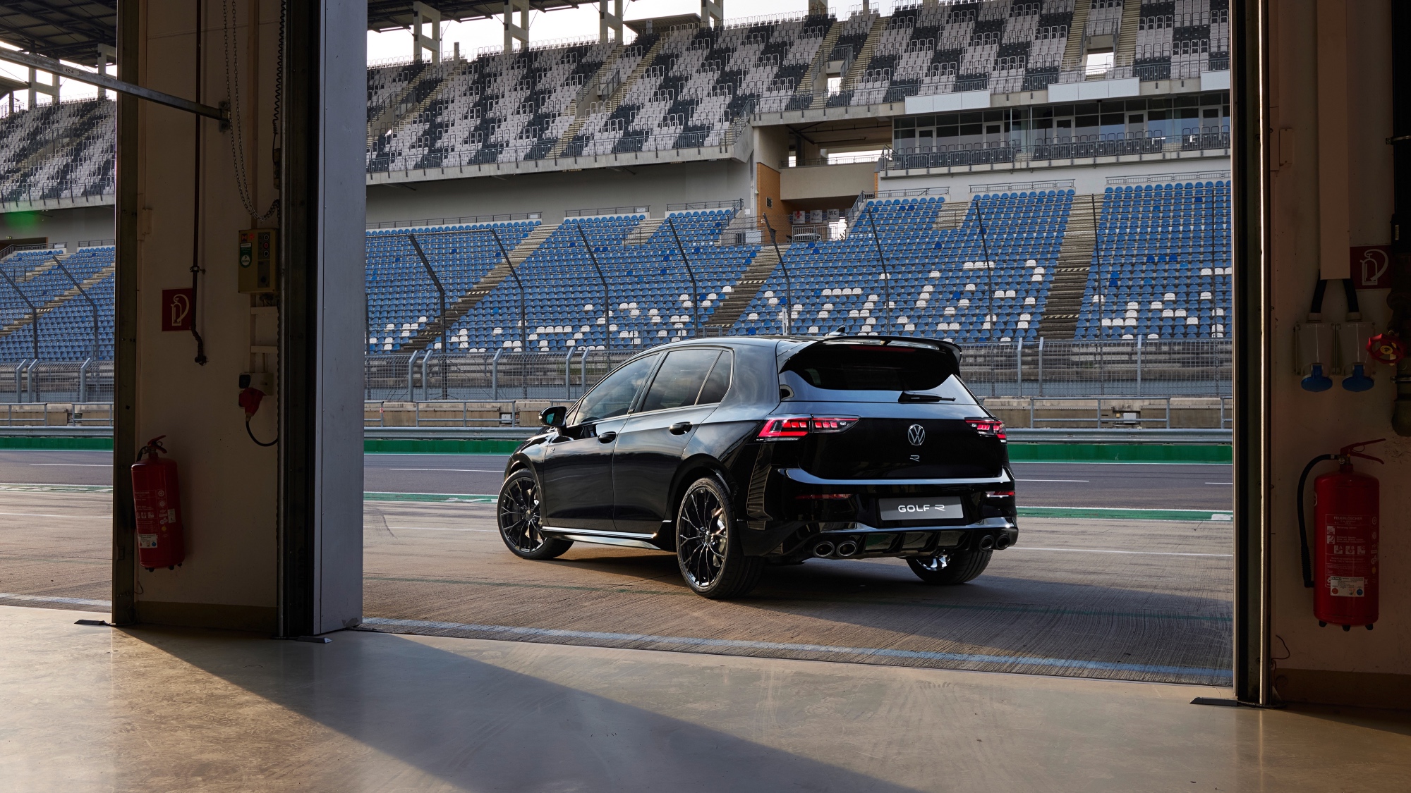 Volkswagen-Golf-R-2024-7 Volkswagen-Golf-R-2024-7