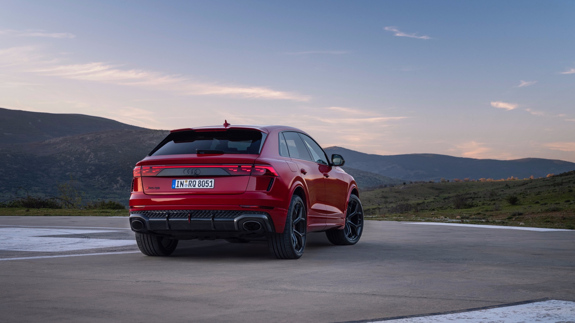 Static photo,
Colour: Chilli red metallic