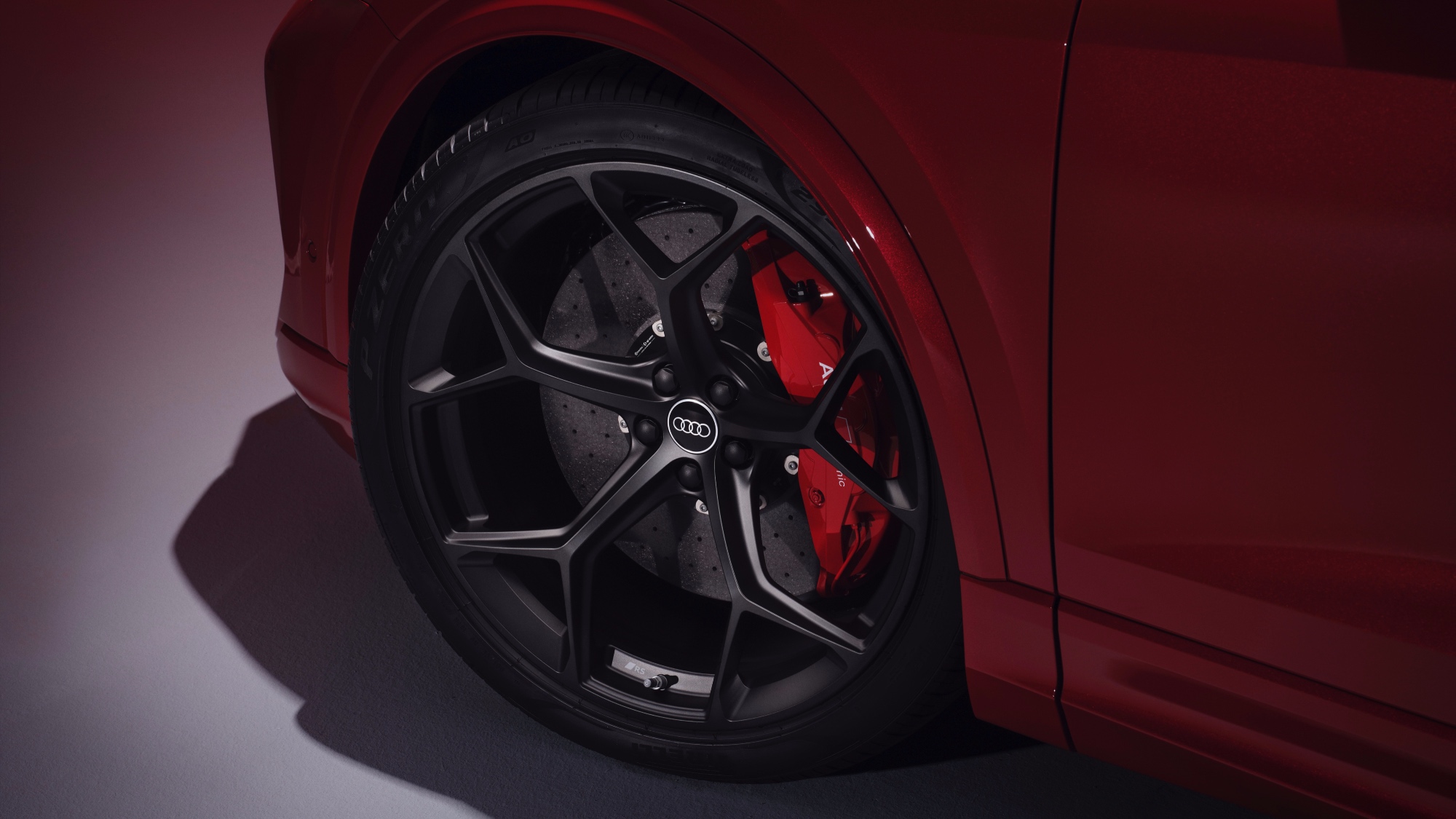 Detail,
Colour: Chilli red metallic