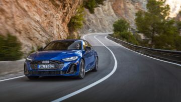 Dynamic photo,
Colour: Ascari blue metallic Dynamic photo,
Colour: Ascari blue metallic