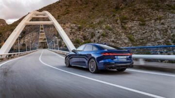 Dynamic photo,
Colour: Ascari blue metallic Dynamic photo,
Colour: Ascari blue metallic