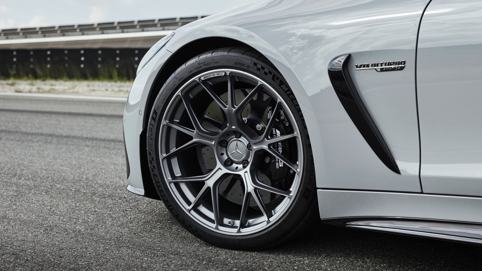 mercedes-amg-gt-pro-2024-16