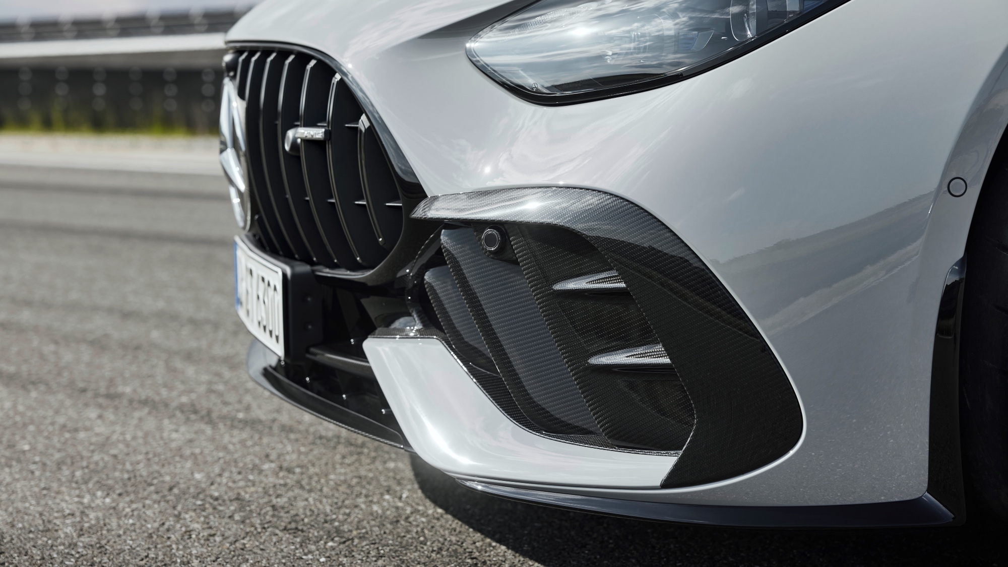 mercedes-amg-gt-pro-2024-21