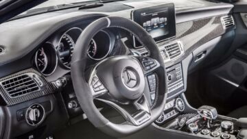 CLS 63 AMG S-Modell (C 218) 2014; Exterieur: Carbon Paket, diamantweiß metallic bright; Interieur: Leder Passion Exklusiv schwarz
Zierteile: Carbon/Klavierlack schwarz CLS 63 AMG S-Modell (C 218) 2014; Exterieur: Carbon Paket, diamantweiß metallic bright; Interieur: Leder Passion Exklusiv schwarz
Zierteile: Carbon/Klavierlack schwarz