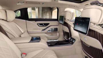 Mercedes-Maybach S-Klasse; Exterieur: designo rubelitrot/kalaharigold; Interieur: Leder Nappa macchiatobeige/bronzebraun pearl; Zierteile: designo Holz Walnuss braun offenporig aluminium linesMercedes-Maybach S-Class; exterior: designo rubelit red/kalahari gold; interior: Leather Nappa macchiato beige / bronze brown pearl; trim parts: designo brown open-pore walnut wood with aluminium lines Mercedes-Maybach S-Klasse; Exterieur: designo rubelitrot/kalaharigold; Interieur: Leder Nappa macchiatobeige/bronzebraun pearl; Zierteile: designo Holz Walnuss braun offenporig aluminium linesMercedes-Maybach S-Class; exterior: designo rubelit red/kalahari gold; interior: Leather Nappa macchiato beige / bronze brown pearl; trim parts: designo brown open-pore walnut wood with aluminium lines