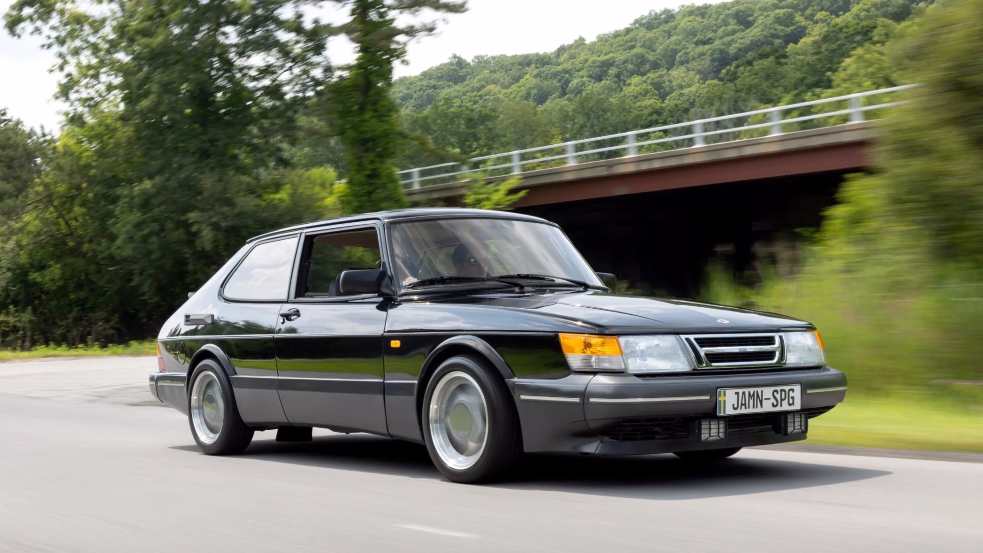 E tu, te la faresti una bella Saab 900 Turbo?