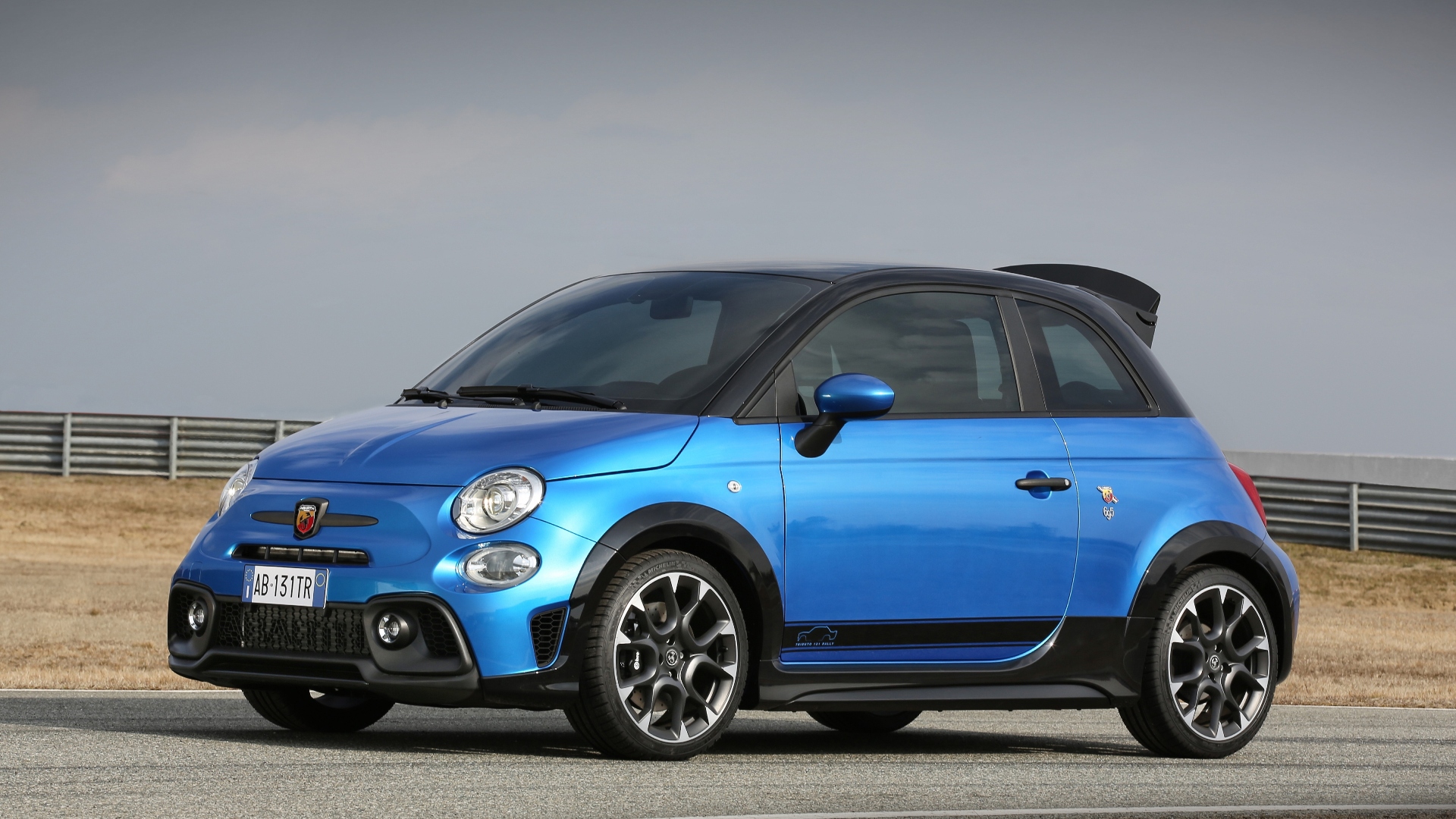 Abarth-500-595-695-15 Abarth-500-595-695-15