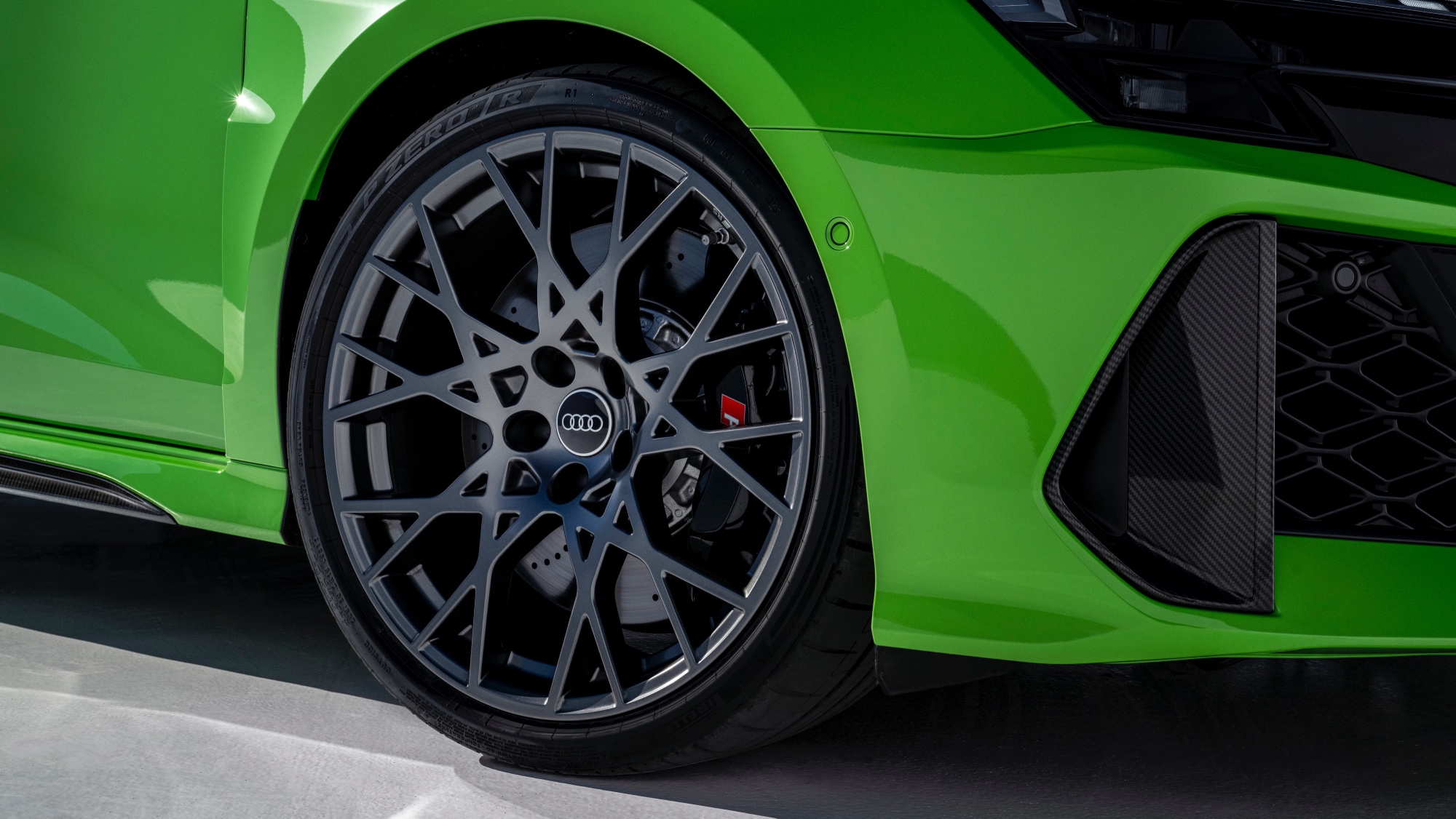 Detail,
Colour: Kyalami green Detail,
Colour: Kyalami green