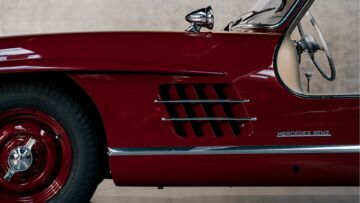 Meet Mercedes Summer „Mythos SL“, Juni 2021. Mercedes-Benz 300 SL Coupé (W 198), Baujahr 1957, von Mercedes-Benz Classic. Detailaufnahme der Luftöffnungen im linken vorderen Kotflügel. (Fotosignatur der Mercedes-Benz Classic Archive: D731964)Meet Mercedes Summer “Legend SL”, June 2021. Mercedes-Benz 300 SL Coupé (W 198) manufactured in 1957 from Mercedes-Benz Classic. Photo of the side cooling air openings in the front left wing. (Photo signature in the Mercedes-Benz Classic archives: D731964) Meet Mercedes Summer „Mythos SL“, Juni 2021. Mercedes-Benz 300 SL Coupé (W 198), Baujahr 1957, von Mercedes-Benz Classic. Detailaufnahme der Luftöffnungen im linken vorderen Kotflügel. (Fotosignatur der Mercedes-Benz Classic Archive: D731964)Meet Mercedes Summer “Legend SL”, June 2021. Mercedes-Benz 300 SL Coupé (W 198) manufactured in 1957 from Mercedes-Benz Classic. Photo of the side cooling air openings in the front left wing. (Photo signature in the Mercedes-Benz Classic archives: D731964)