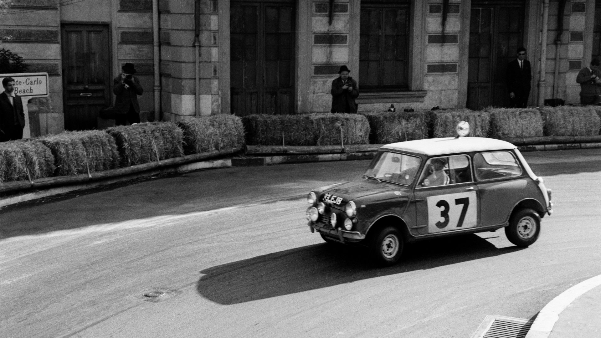 Mini-BMC-Morris-Rover-classica-1959-Issigonis-Rally-Monte-Carlo-The-Italian-Job-65-anniversario-2024-14