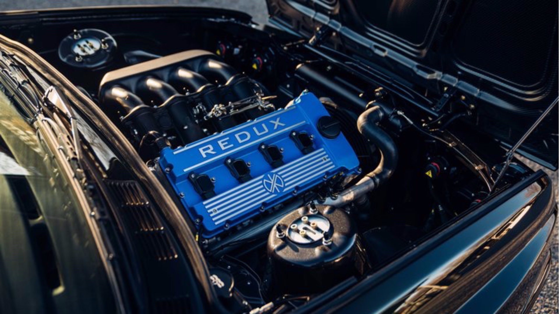Redux+002+-+Engine+Bay+Valve+Cover+Mid+Angle+compressed-BMW-M3-E30-by-Redux-