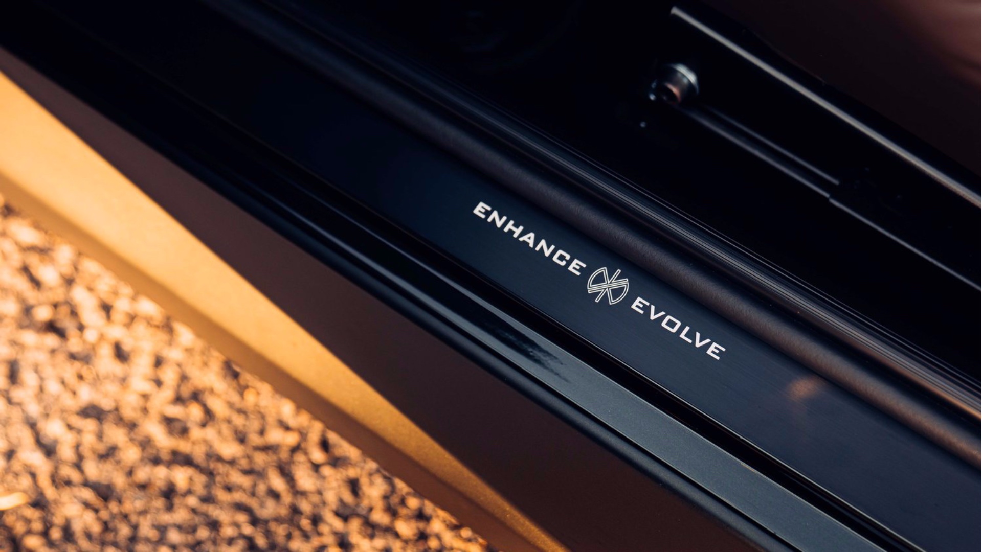 Redux+002+-+Sunlight+Door+Sills+Close+Up+compressed-BMW-M3-E30-by-Redux-