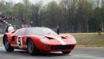 Ford-GT40-1964-2024-60-anni-le-mans-66-vs-ferrari-12 Ford-GT40-1964-2024-60-anni-le-mans-66-vs-ferrari-12