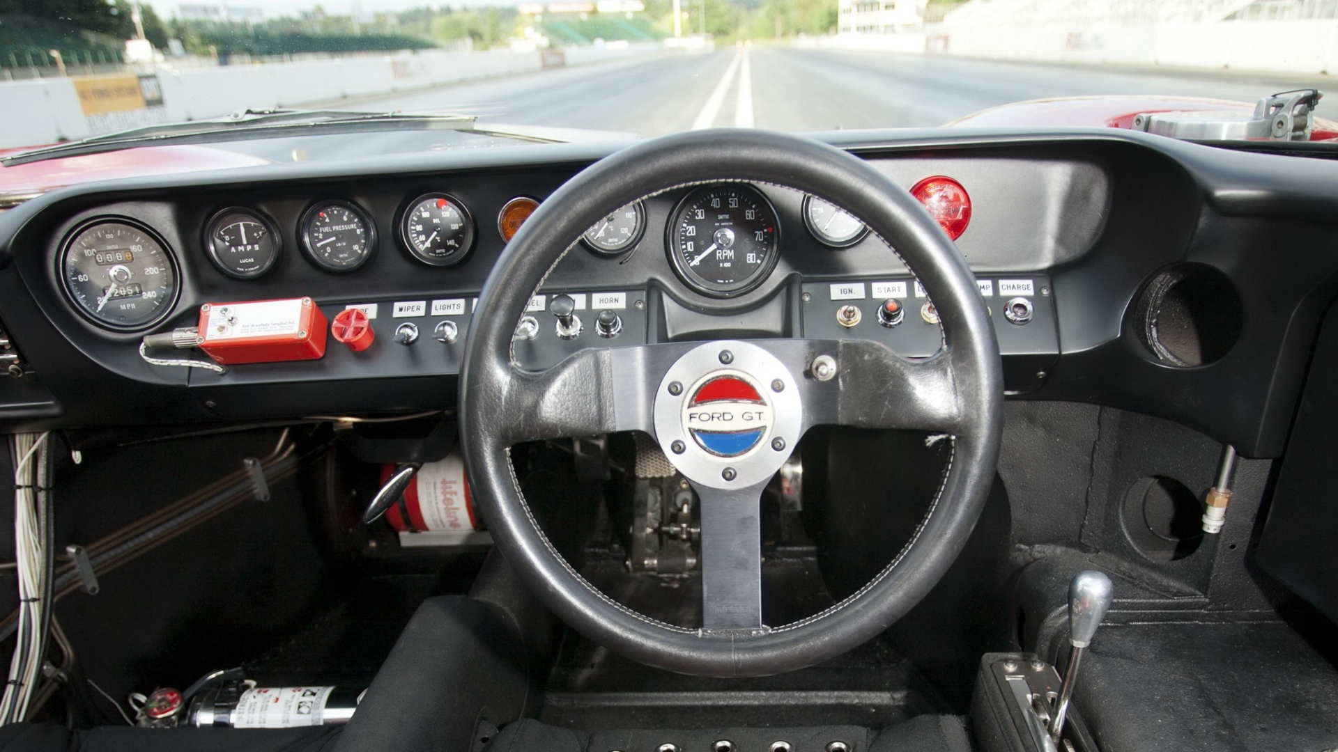 Ford-GT40-1964-2024-60-anni-le-mans-66-vs-ferrari-18 Ford-GT40-1964-2024-60-anni-le-mans-66-vs-ferrari-18