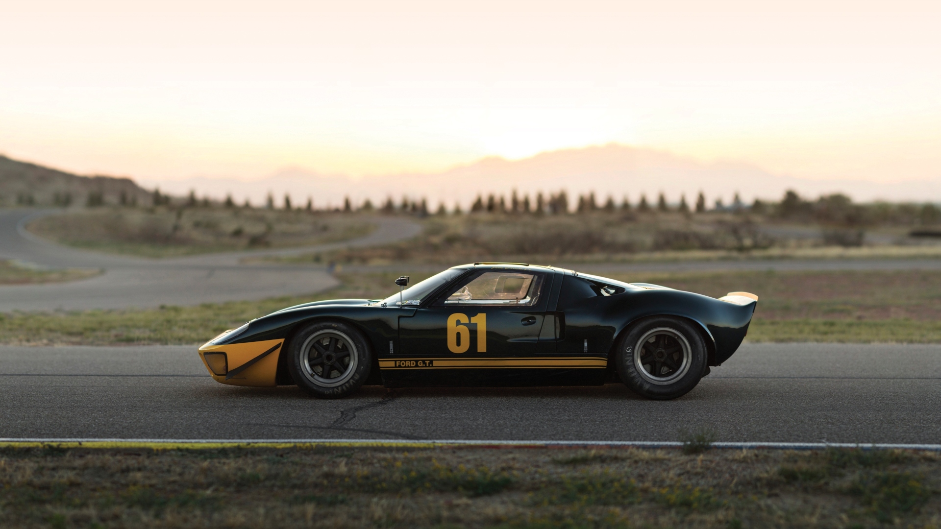 Ford-GT40-1964-2024-60-anni-le-mans-66-vs-ferrari-6 Ford-GT40-1964-2024-60-anni-le-mans-66-vs-ferrari-6