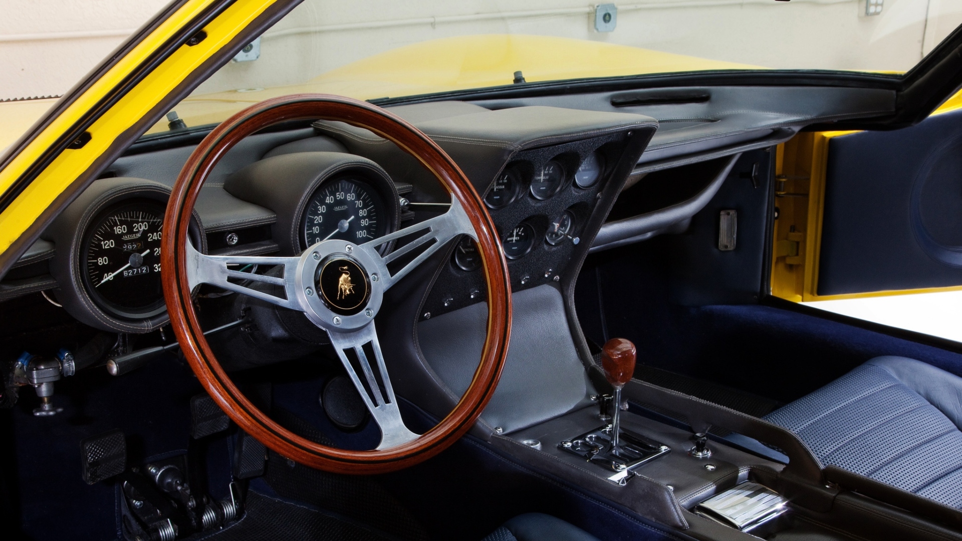 Lamborghini-Miura-1