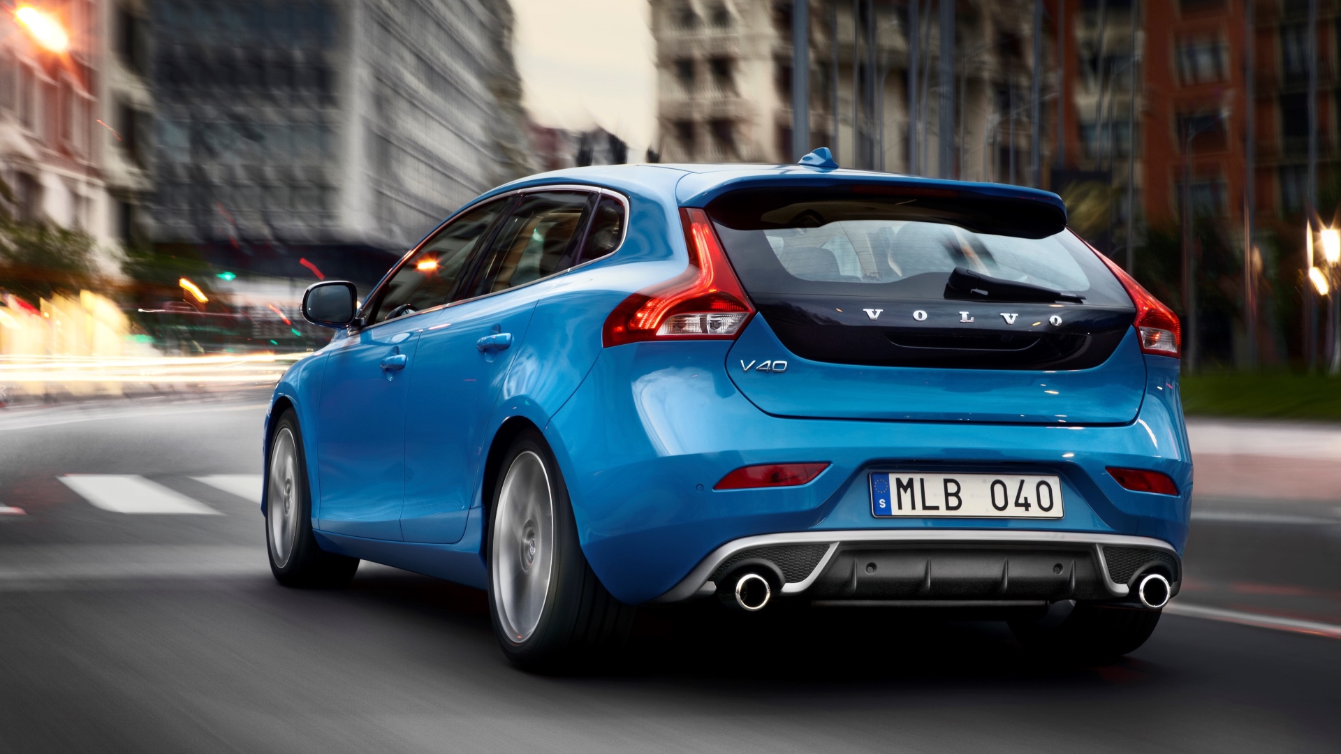 Volvo V40 T5 AWD: cinque cilindri sotto copertura