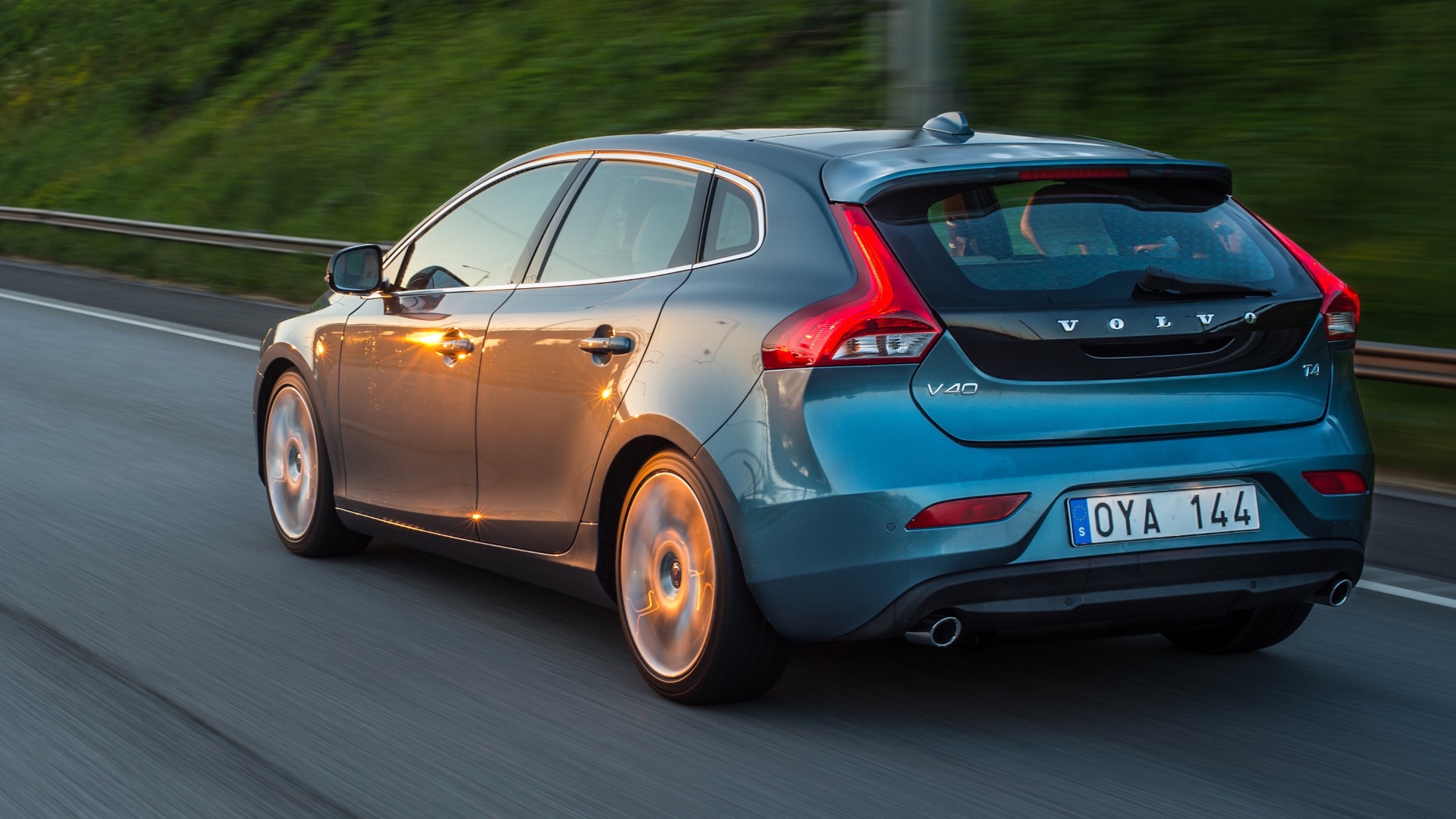 Volvo-V40-8