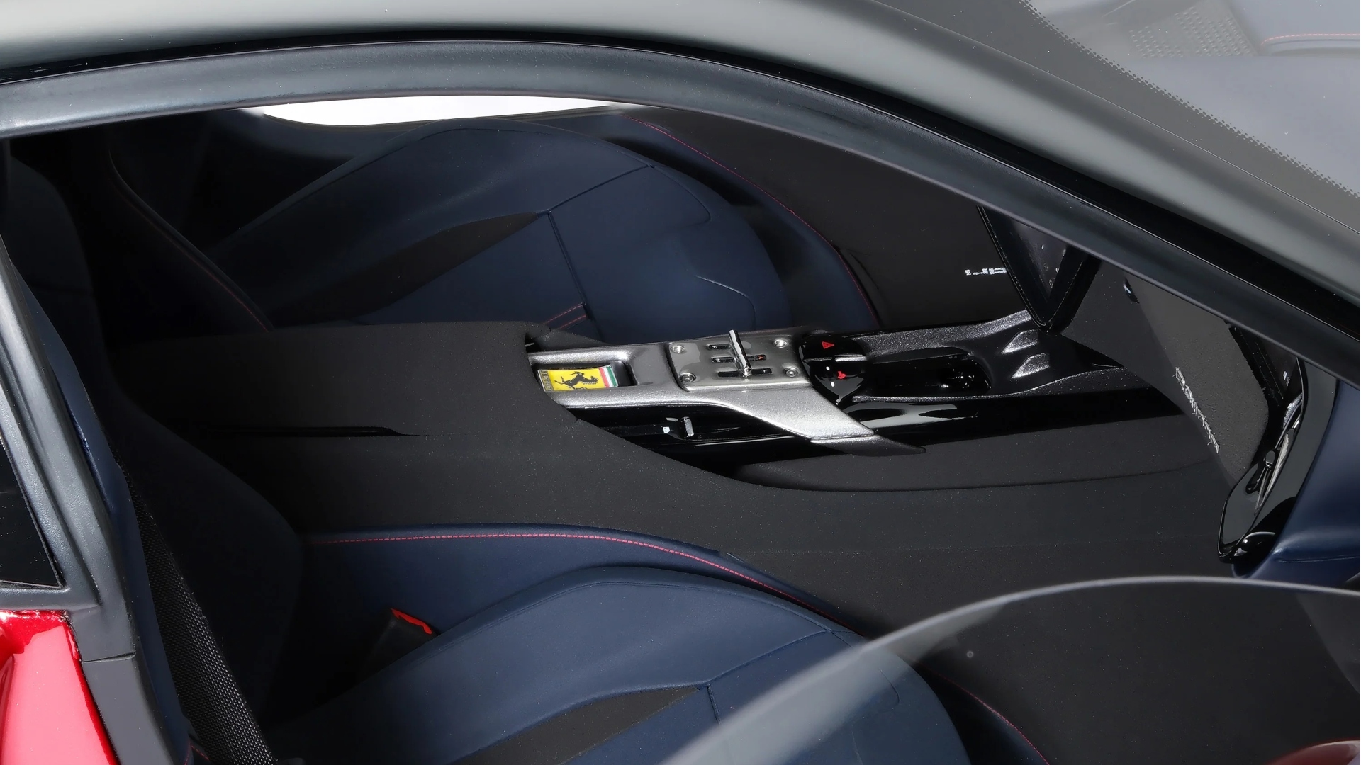 Amalgam-modellino-Ferrari-12Cilindri-2024-14