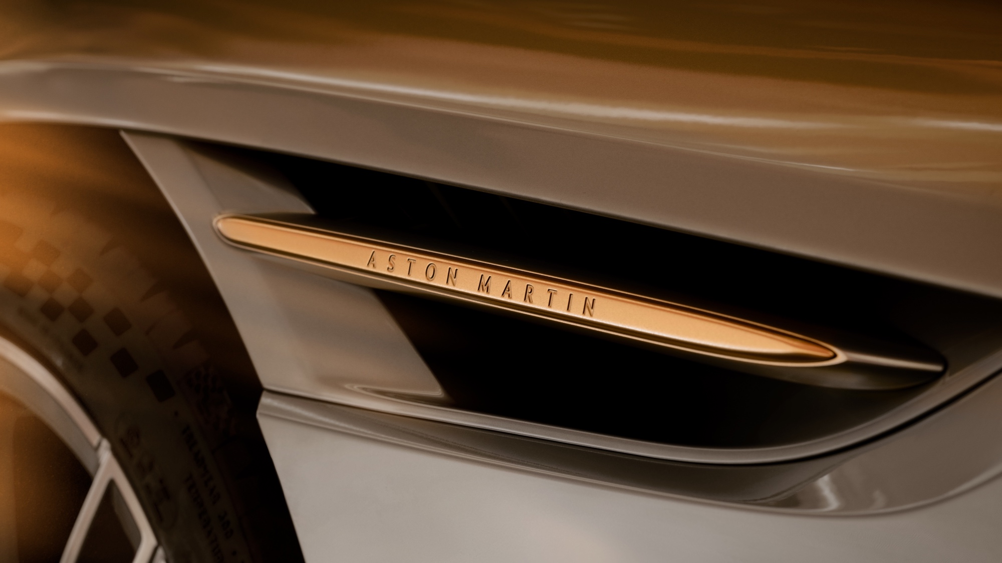 Aston_Martin_DB12_Goldfinger_Edition (5)
