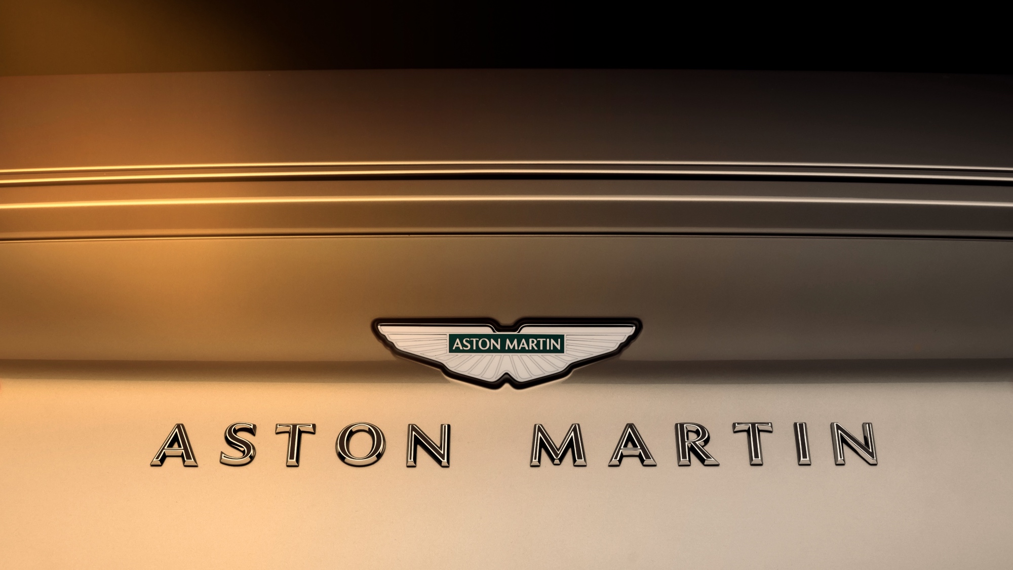 Aston_Martin_DB12_Goldfinger_Edition (8)