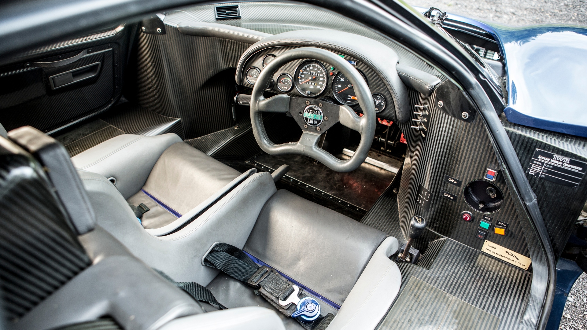 Jaguar-XJR-15-4 Jaguar-XJR-15-4