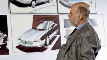 Bruno Sacco, Mercedes-Benz Chefdesigner von 1975 bis 1999. Foto vor Designentwürfen für ein Mercedes-Benz Coupé. (Fotosignatur der Mercedes-Benz Classic Archive: A92F559)Bruno Sacco, Chief Designer of Mercedes-Benz from 1975 to 1999. Photo in front of designs for a Mercedes-Benz coupé. (Photo signature of the Mercedes-Benz Classic Archives: A92F559) Bruno Sacco, Mercedes-Benz Chefdesigner von 1975 bis 1999. Foto vor Designentwürfen für ein Mercedes-Benz Coupé. (Fotosignatur der Mercedes-Benz Classic Archive: A92F559)Bruno Sacco, Chief Designer of Mercedes-Benz from 1975 to 1999. Photo in front of designs for a Mercedes-Benz coupé. (Photo signature of the Mercedes-Benz Classic Archives: A92F559)