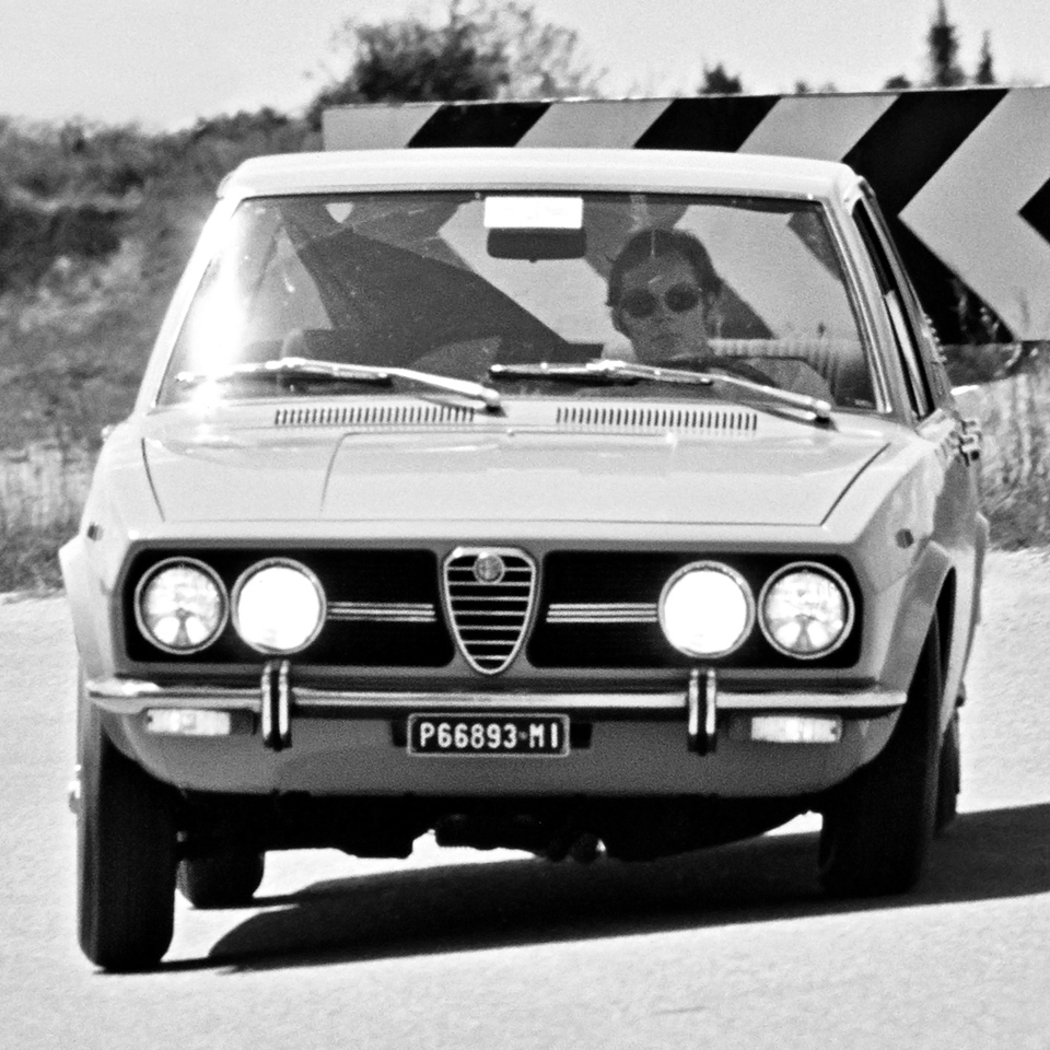 Nero Alfa, 27 storie di Alfa Romeo e di malavita