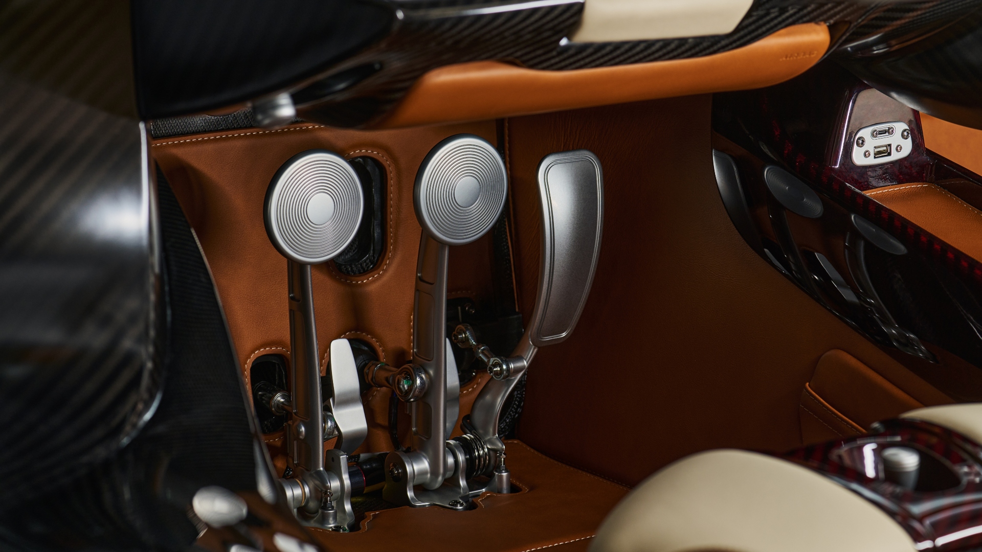 Pagani-Utopia-Roadster-2024-15