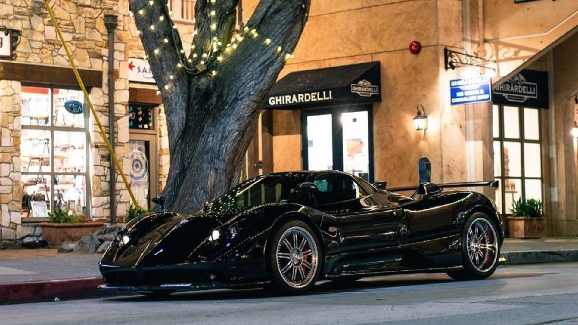 Il ping pong senza fine della Pagani Zonda Nero