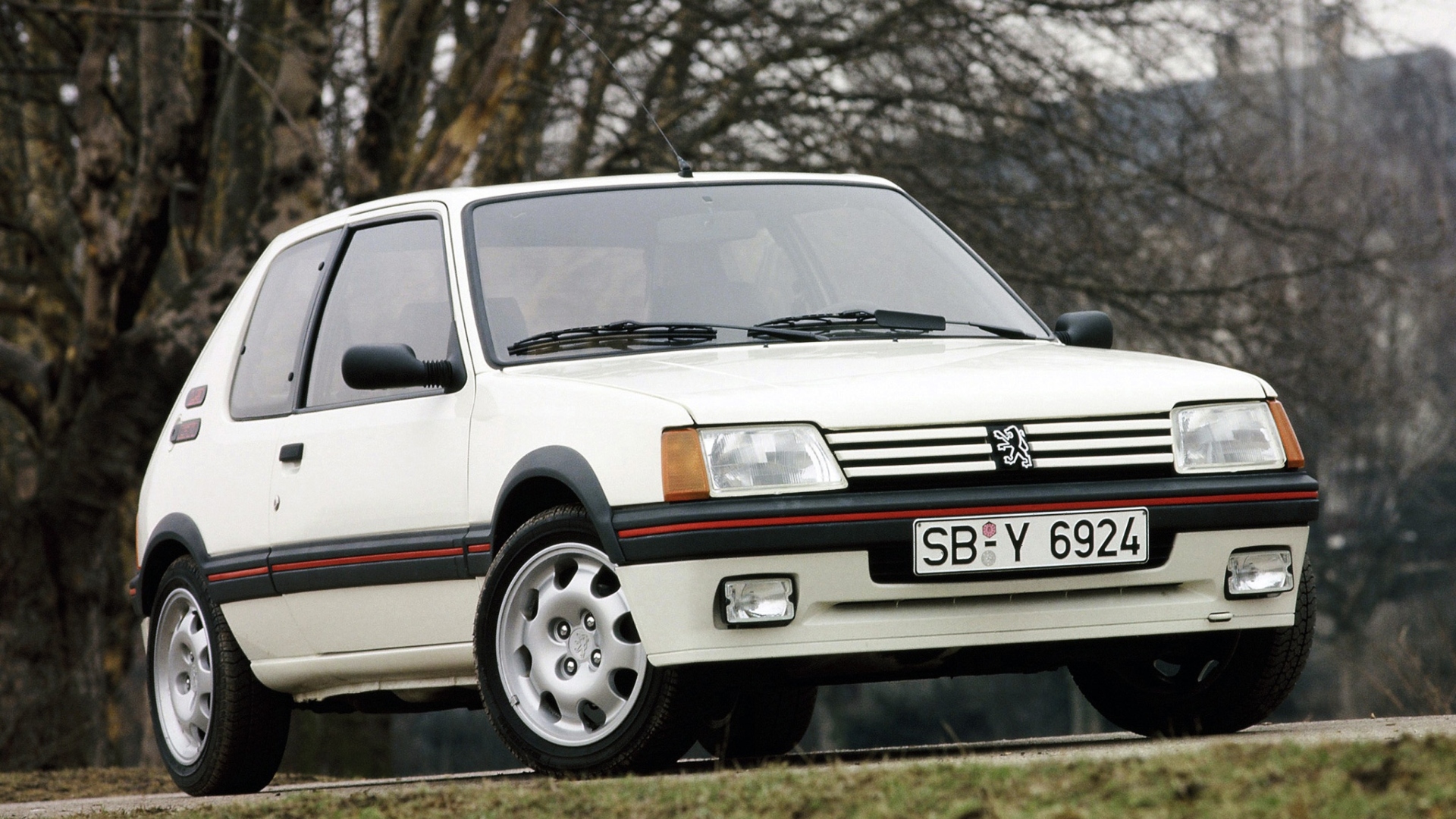 Peugeot-205-GTI-1984-2024-40-anni-anniversario-14