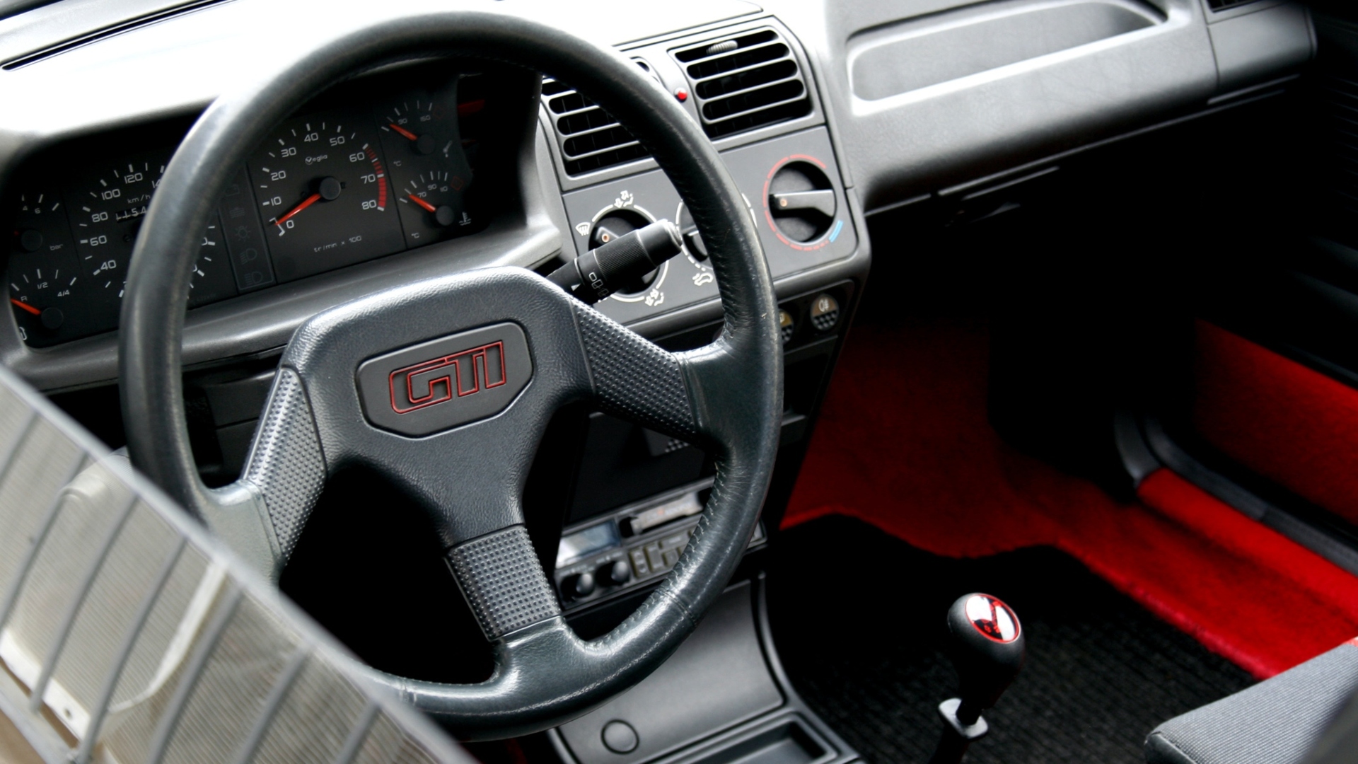 Peugeot-205-GTI-1984-2024-40-anni-anniversario-18