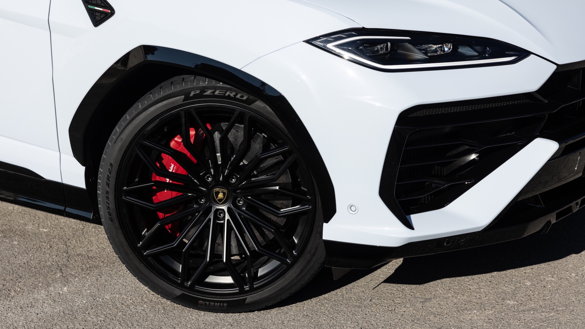 La Urus SE calza Pirelli: i segreti delle sue gomme